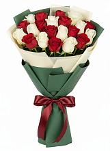 Букет Микс из красных и белых роз в Кривополянье