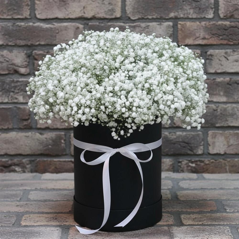 Цветочная композиция из Гипсофила в шляпной коробке в Кривополянье