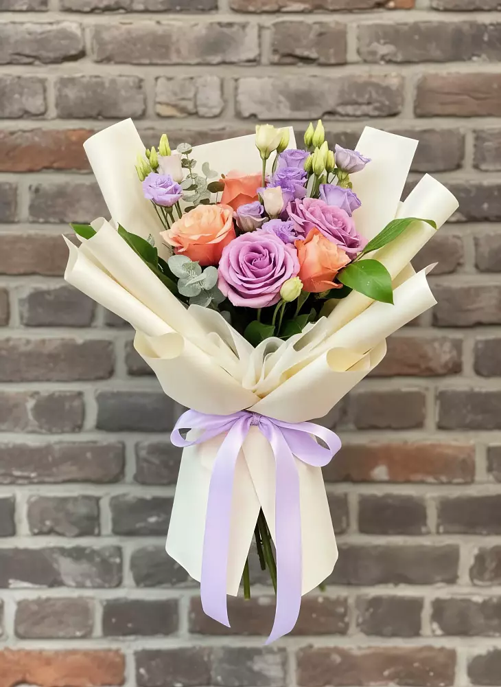 Букет цветов из: Лизиантусы и Розы в Кривополянье