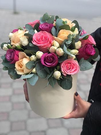Цветочная композиция из Розы в шляпной коробке в Кривополянье