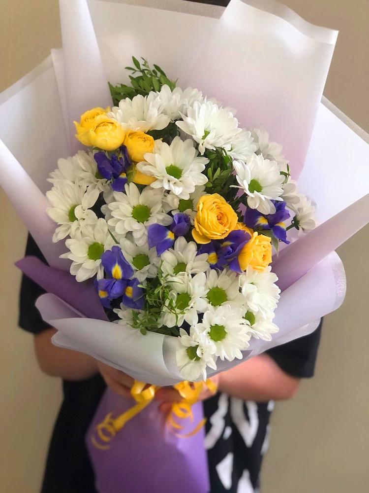 Букет цветов из: Ирисы, Хризантемы и Розы в Кривополянье