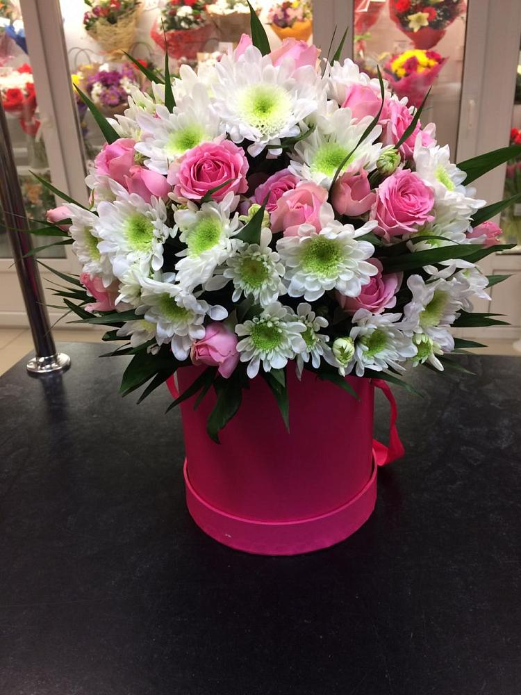 Цветочная композиция из Розы и Хризантемы в шляпной коробке в Кривополянье