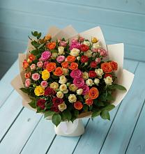 Букет Микс из разноцветных кустовых роз в Кривополянье